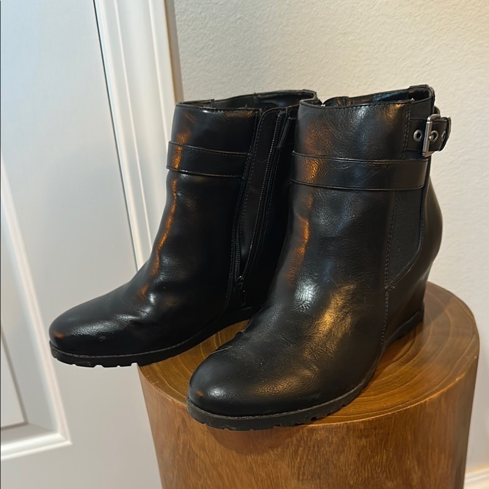 Unisa Black Ankle Wedge Booties Side Zipper Stacked Heel 9 (Fall, Winter)
